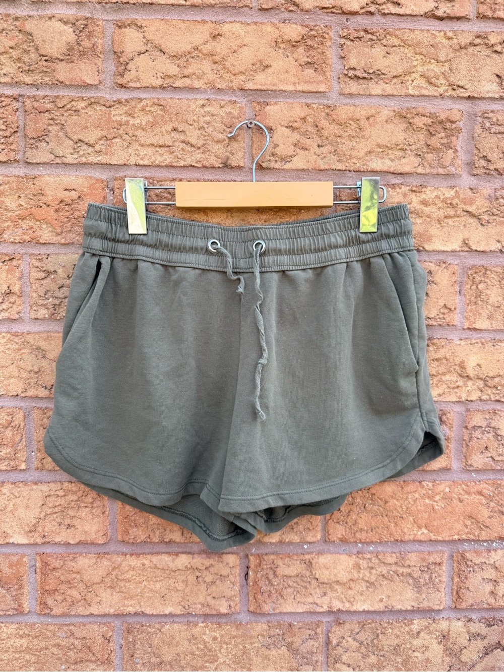💫4/$25 • H&M Basic Olive Green Casual Drawstring Shorts